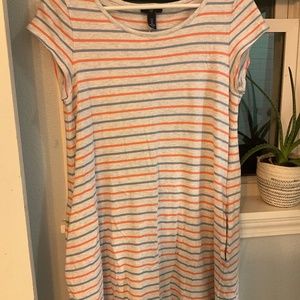 Gap striped flowy dress size small. Perfect for summer and has pockets🫶🏼🫶🏼